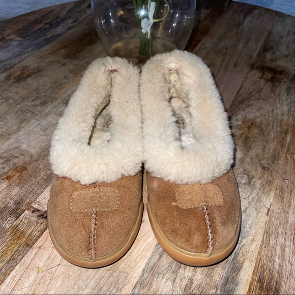 UGG Australia Snuggle Slippers - Picture 3 of 10